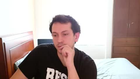 Snapshot of danruiz33 chatting on 10/28/25, 04:09 Dan online show from 10/28/25, 04:09