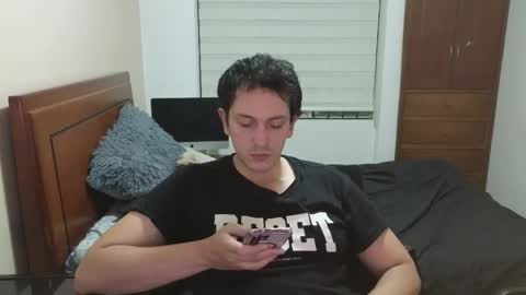 Snapshot of danruiz33 chatting on 11/06/25, 02:34 Dan online show from 11/06/25, 02:34