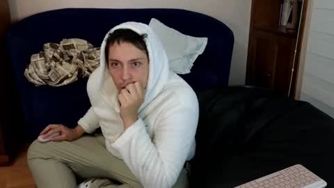 Snapshot of danruiz33 chatting on 11/08/25, 02:45 Dan online show from 11/08/25, 02:45