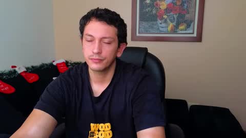 Snapshot of danruiz33 chatting on 11/09/25, 02:04 Dan online show from 11/09/25, 02:04