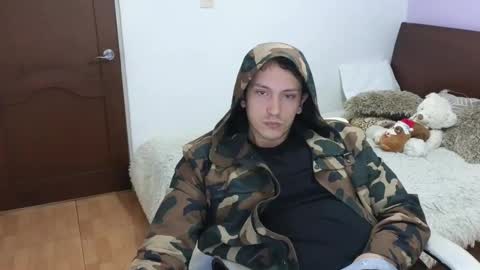 Snapshot of danruiz33 chatting on 11/11/25, 05:29 Dan online show from 11/11/25, 05:29