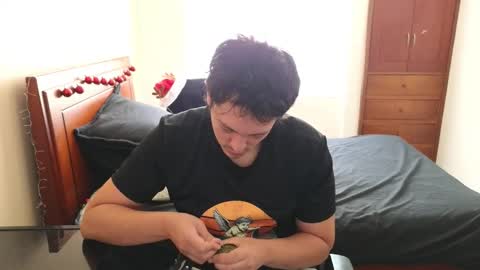 Snapshot of danruiz33 chatting on 11/15/25, 03:52 Dan online show from 11/15/25, 03:52