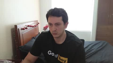 Snapshot of danruiz33 chatting on 11/18/25, 02:54 Dan online show from 11/18/25, 02:54