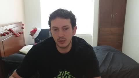 Snapshot of danruiz33 chatting on 11/22/25, 01:10 Dan online show from 11/22/25, 01:10