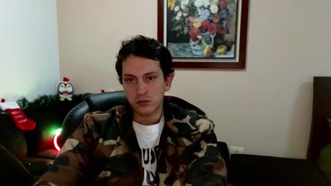 Snapshot of danruiz33 chatting on 11/24/25, 01:27 Dan online show from 11/24/25, 01:27