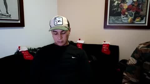 Snapshot of danruiz33 chatting on 11/27/25, 02:57 Dan online show from 11/27/25, 02:57