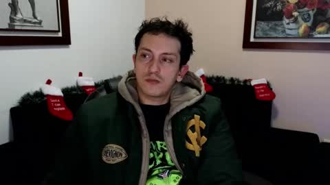 Snapshot of danruiz33 chatting on 12/03/25, 03:25 Dan online show from 12/03/25, 03:25