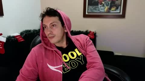 Snapshot of danruiz33 chatting on 12/04/25, 03:38 Dan online show from 12/04/25, 03:38