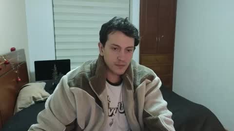 Snapshot of danruiz33 chatting on 01/11/26, 03:33 Dan online show from 01/11/26, 03:33