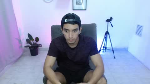 Snapshot of dante_18cm chatting on 05/01/26, 01:32 Dante online show from 05/01/26, 01:32