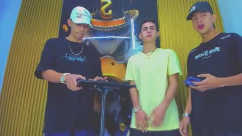 Snapshot of dante_brown1 chatting on 12/05/25, 05:27 dante_brown1 online show from 12/05/25, 05:27