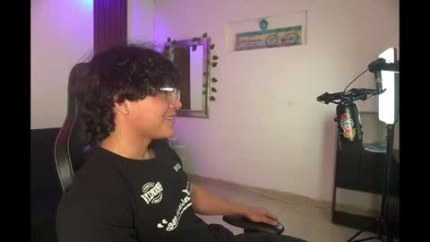 Snapshot of dante_muscle chatting on 04/13/26, 05:40 Dante online show from 04/13/26, 05:40