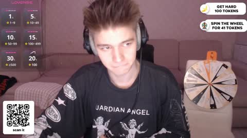 Snapshot of dantebigboi chatting on 01/04/25, 04:22 Daniel online show from 01/04/25, 04:22