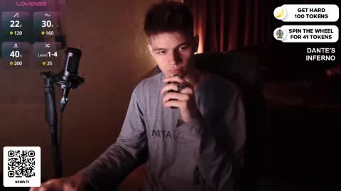 Snapshot of dantebigboi chatting on 02/26/25, 08:11 Daniel online show from 02/26/25, 08:11