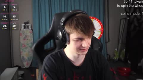 Snapshot of dantebigboi chatting on 10/20/25, 02:28 Daniel online show from 10/20/25, 02:28