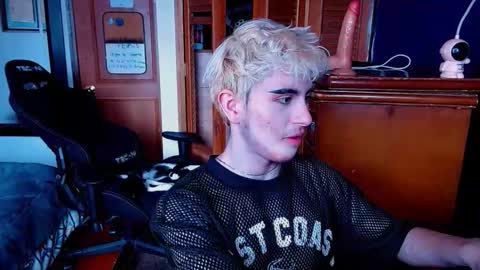 Snapshot of danteobscuro chatting on 12/21/25, 05:09 danteobscuro online show from 12/21/25, 05:09