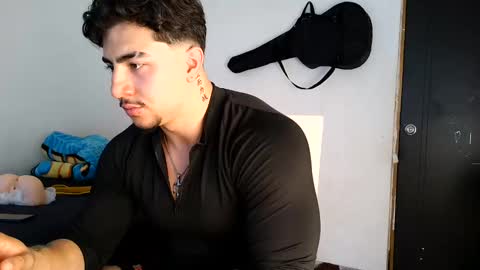 Snapshot of dantevicius chatting on 11/18/25, 06:34 Dante Vicius online show from 11/18/25, 06:34