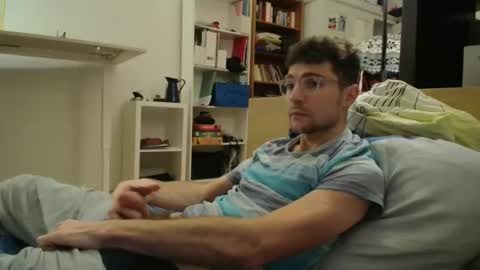 Snapshot of dantheman233 chatting on 12/17/24, 04:00 Daniel online show from 12/17/24, 04:00