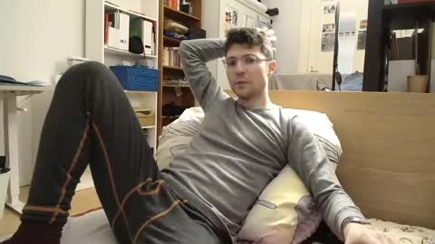 Snapshot of dantheman233 chatting on 01/20/25, 03:28 Daniel online show from 01/20/25, 03:28