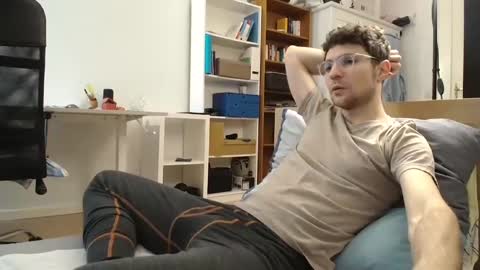 Snapshot of dantheman233 chatting on 02/09/25, 02:18 Daniel online show from 02/09/25, 02:18