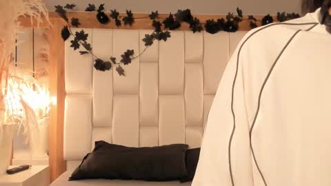 daphne_and_roger online show from 12/15/25, 11:14