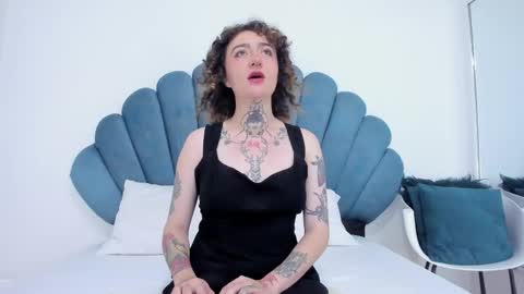 Daphne Blunt online show from 12/11/24, 03:35