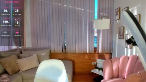 Snapshot of daphne_chers chatting on 02/14/25, 12:03 daphne_chers online show from 02/14/25, 12:03