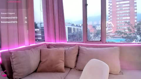 Snapshot of daphne_chers chatting on 10/22/25, 08:08 daphne_chers online show from 10/22/25, 08:08