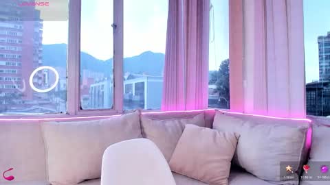 Snapshot of daphne_chers chatting on 10/23/25, 08:18 daphne_chers online show from 10/23/25, 08:18