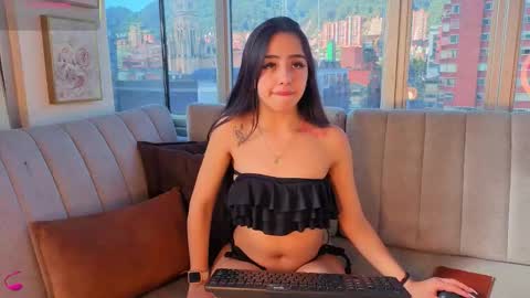 Snapshot of daphne_chers chatting on 10/24/25, 08:27 daphne_chers online show from 10/24/25, 08:27