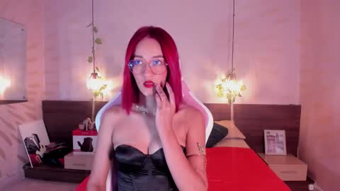 Snapshot of daphne_courtis chatting on 09/22/25, 03:08 Daphne online show from 09/22/25, 03:08