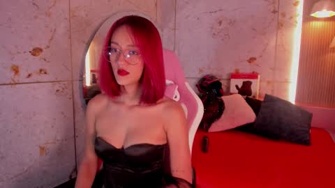 Snapshot of daphne_courtis chatting on 10/07/25, 03:14 Daphne online show from 10/07/25, 03:14