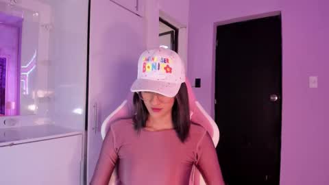 Snapshot of daphne_courtis chatting on 11/10/25, 03:05 Daphne online show from 11/10/25, 03:05