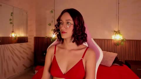 Snapshot of daphne_courtis chatting on 12/17/25, 03:12 Daphne online show from 12/17/25, 03:12