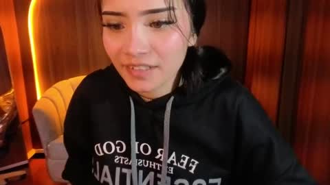 daphne_nicole_b online show from 05/06/26, 01:16