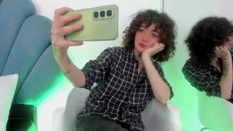 DaphneBlunt online show from 10/28/25, 01:36