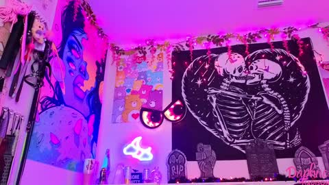 Daphne Madison online show from 10/11/25, 08:51