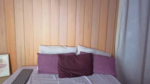 Daphne online show from 11/21/25, 12:43