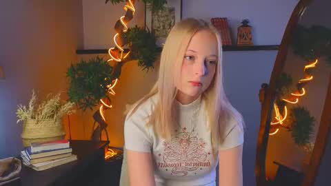 Kami online show from 10/19/25, 04:13