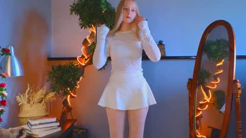 Kami online show from 10/22/25, 04:24