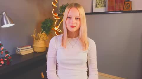 Kami online show from 11/12/25, 03:29