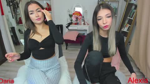 Snapshot of dariaa_doll chatting on 12/17/24, 11:39 Daria online show from 12/17/24, 11:39