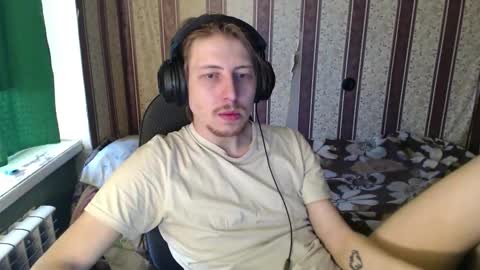 darienlarge online show from 10/21/25, 02:07