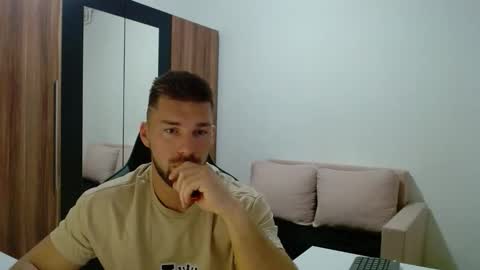 darius_94 online show from 11/11/25, 04:34