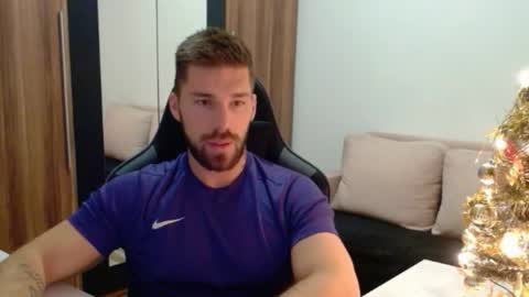 darius_94 online show from 12/02/25, 05:24