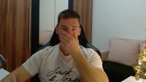 darius_94 online show from 01/06/26, 06:17