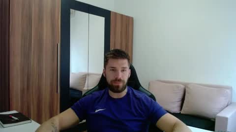 darius_94 online show from 04/14/26, 05:24