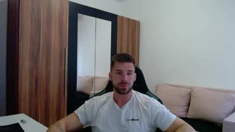darius_94 online show from 04/18/26, 01:37