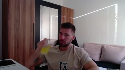 darius_94 online show from 04/27/26, 04:32