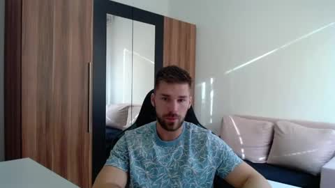 darius_94 online show from 04/28/26, 05:23